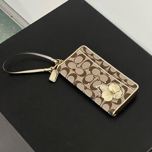 NWT Coach-Wristlet In Signature Canvas With Floral Cluster Print